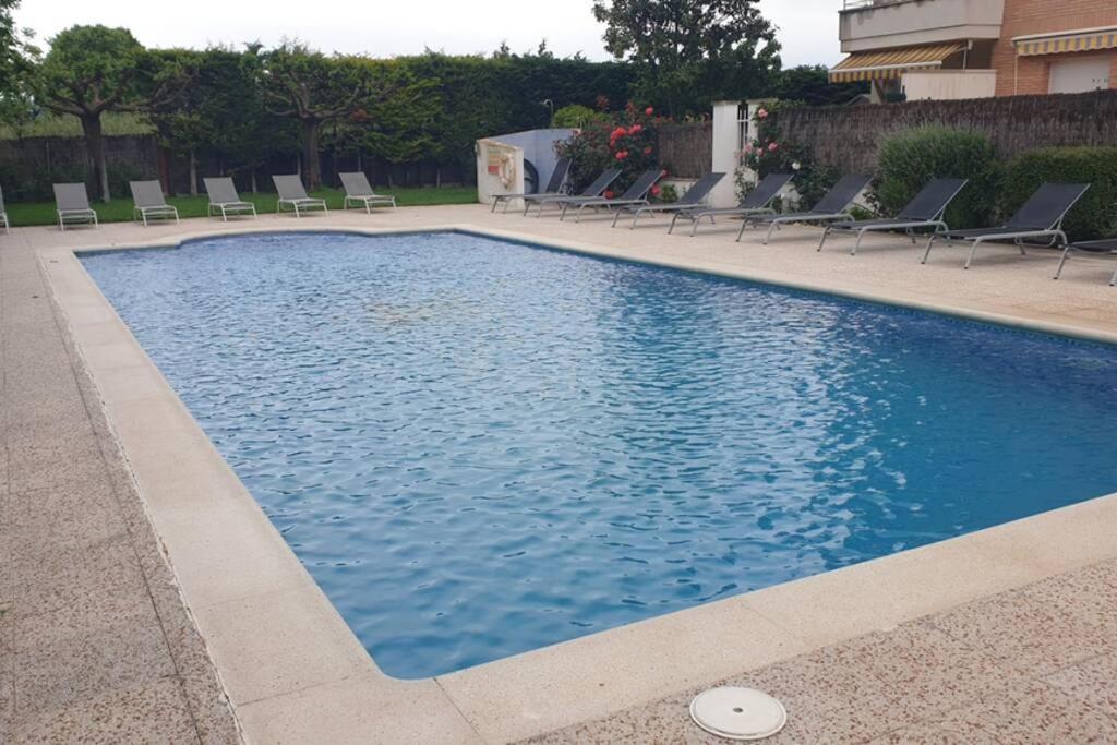 Apartamento Completo Muy Cerca Del Centro Ideal Para Familias Con Piscina Φιγκέρες Εξωτερικό φωτογραφία